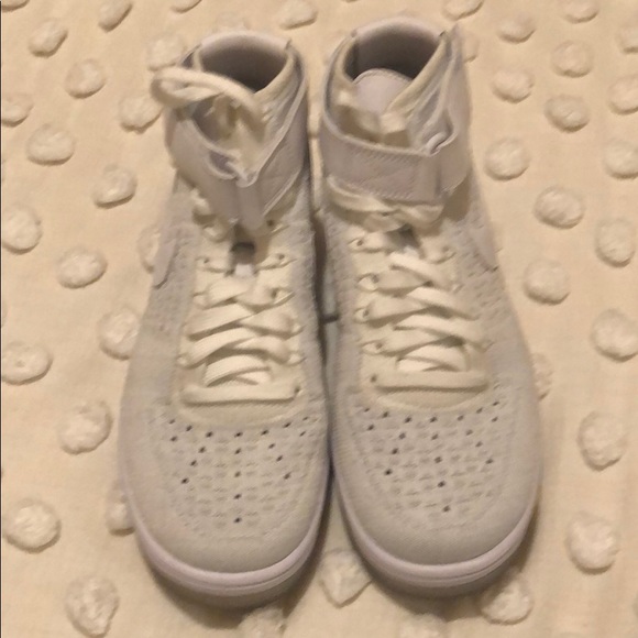 Nike Air Force 1 Ultra Flyknit Mid 'White' - Picture 3 of 4